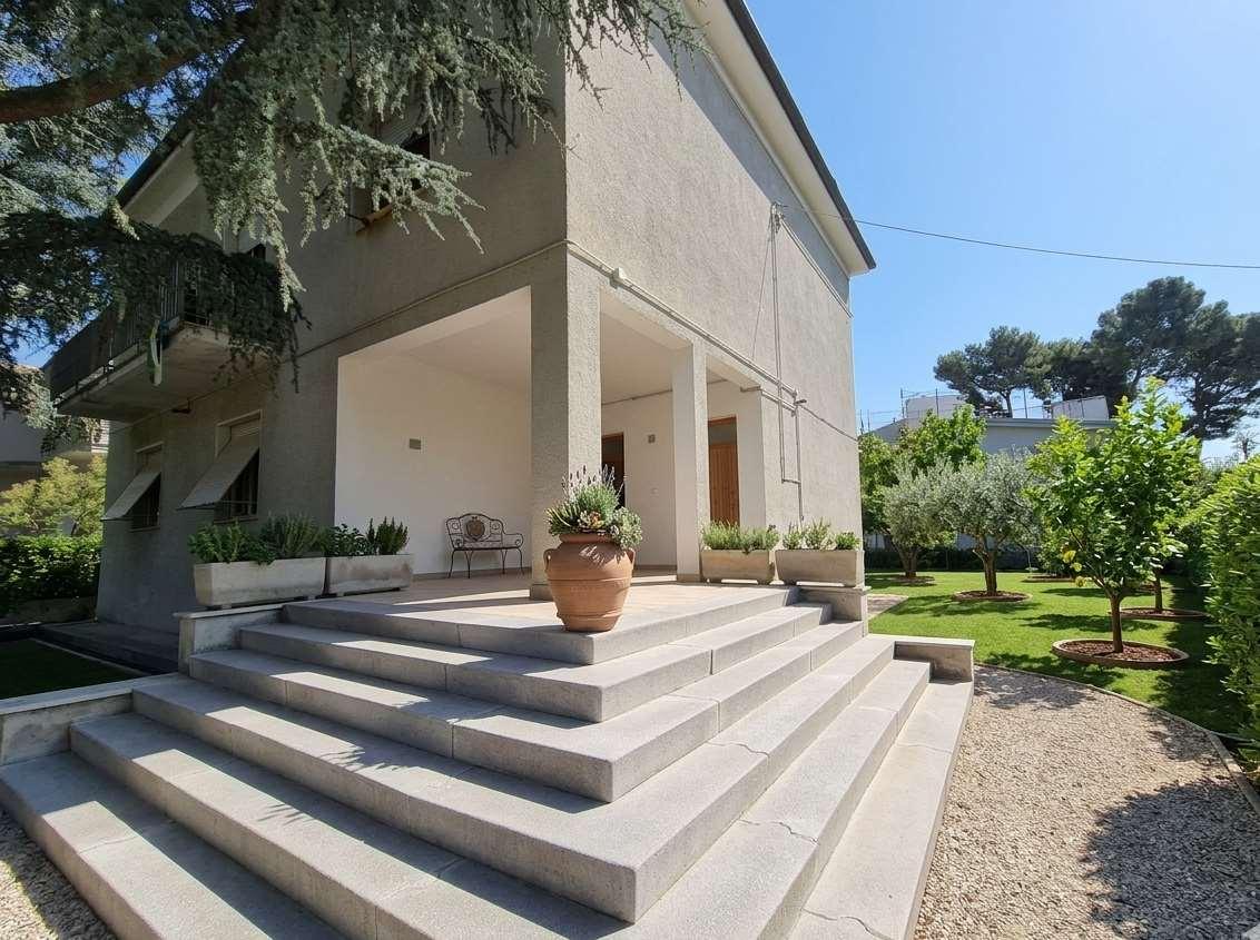 Villa bifamiliare in Via Raffaello Sanzio 69, Jesi