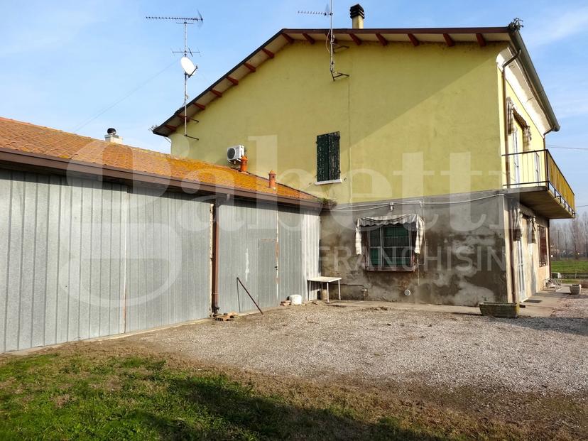 Villa bifamiliare in Via Lovara  37, Codigoro — foto 3 di 5