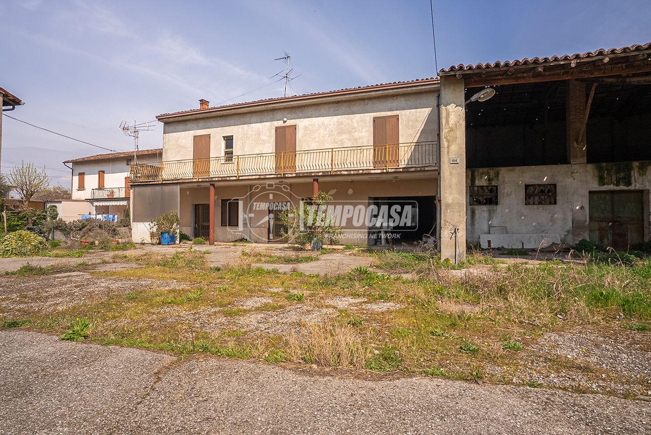 Cascina in Via Erculiani 154, Montichiari