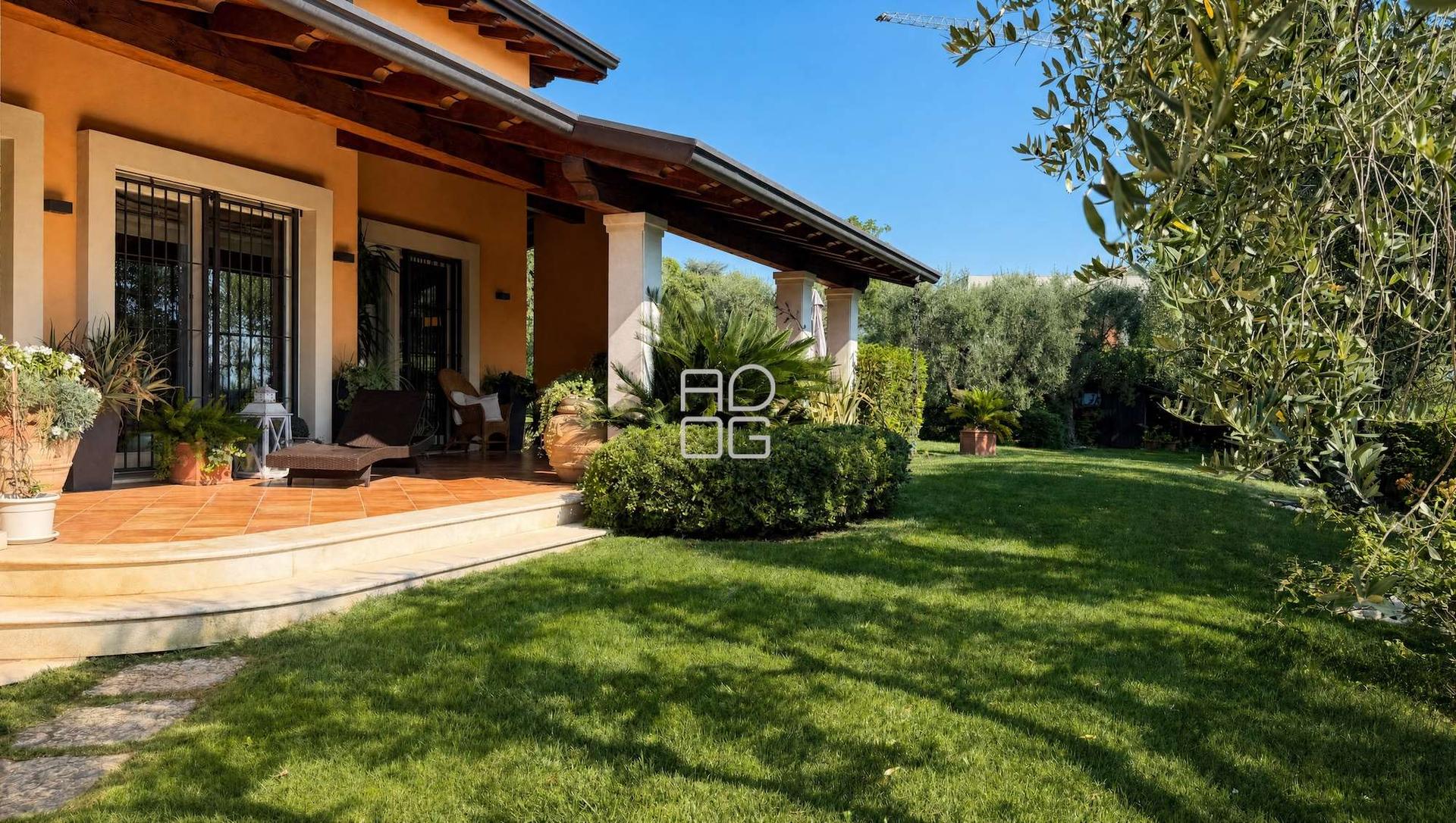 Villa unifamiliare in Via Ondei, Lonato del Garda