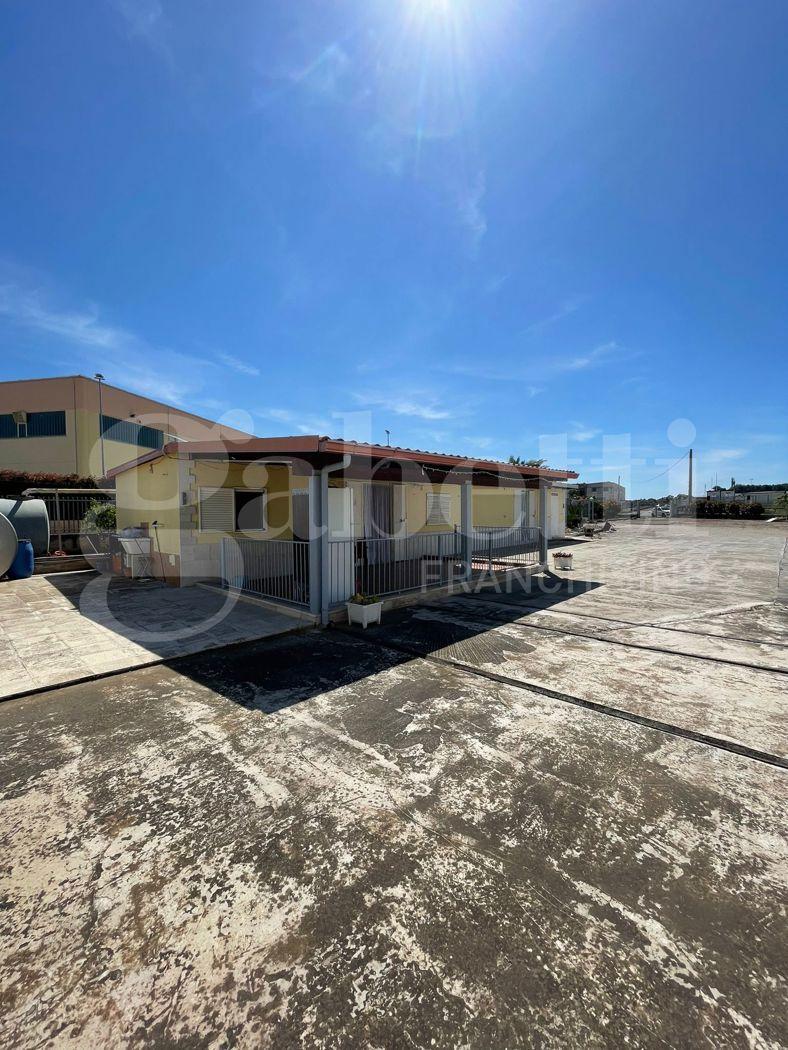 Villa in Zona Via Gravina, Corato — foto 5 di 5