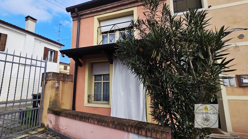 Villa a schiera in Via Pilastro, Este — foto 2 di 5