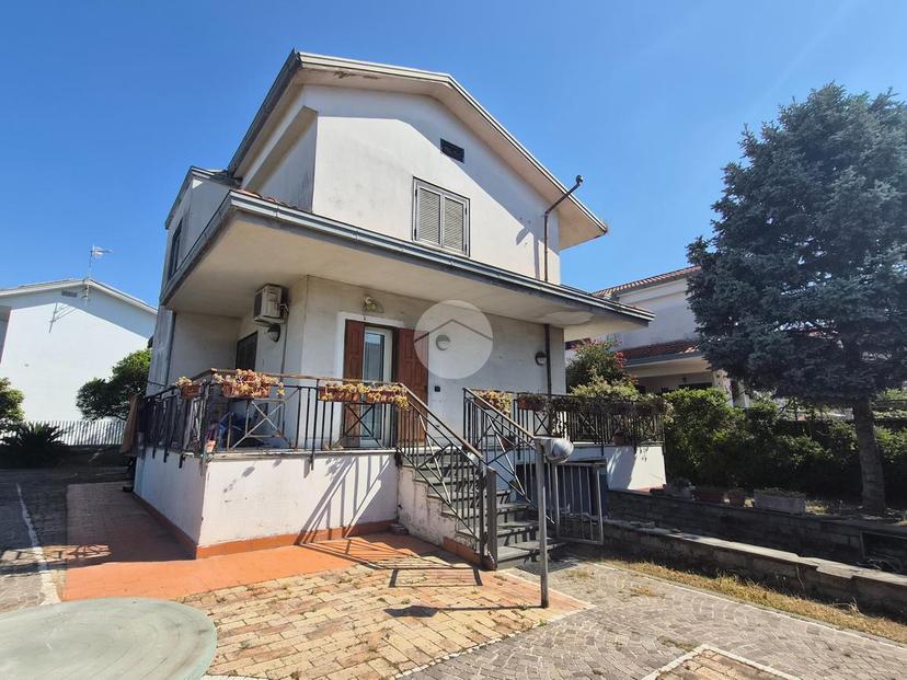 Villa in Via Madonna del Pantano 67, Giugliano in Campania — foto 3 di 5