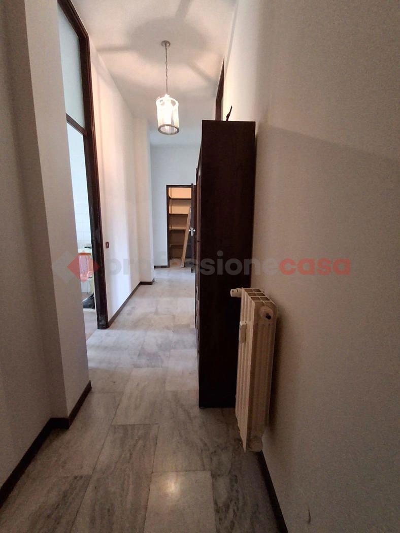 Trilocale in Via Garibaldi 54, Cerro Maggiore — foto 3 di 5