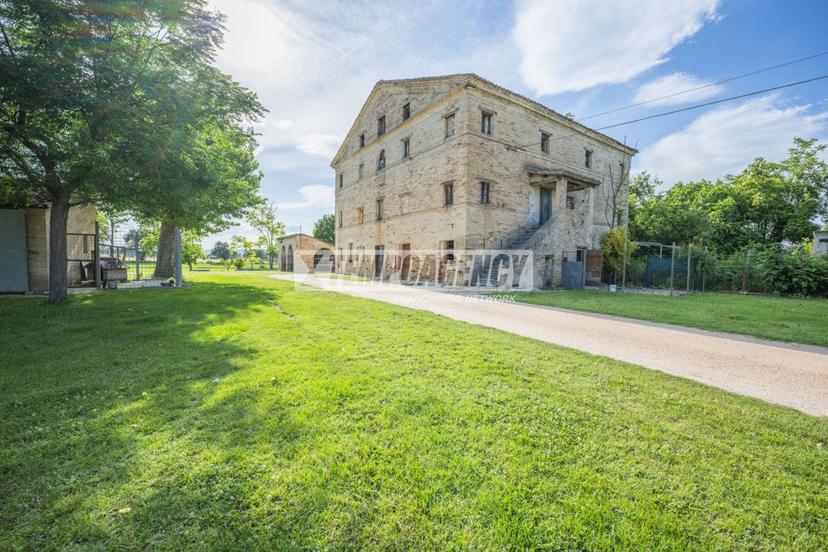 Casale in Contrada Campogiano, Corridonia — foto 2 di 5