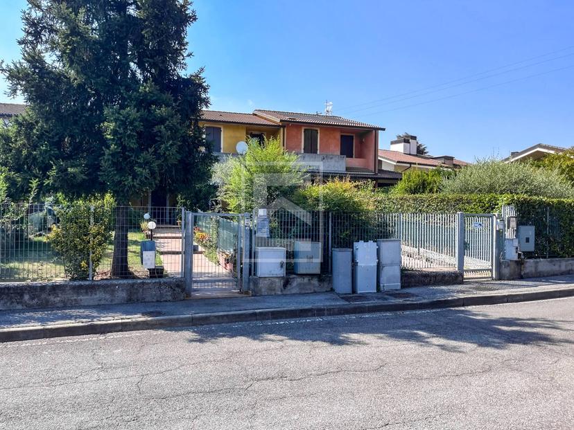 Casa indipendente in Via Carducci, Calvagese della Riviera