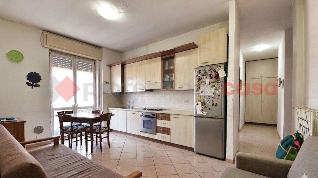 Trilocale in Via Montello 50, Ceriano Laghetto