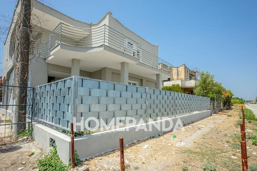 Villa unifamiliare in Via Ugo Foscolo, Castel Volturno — foto 4 di 5