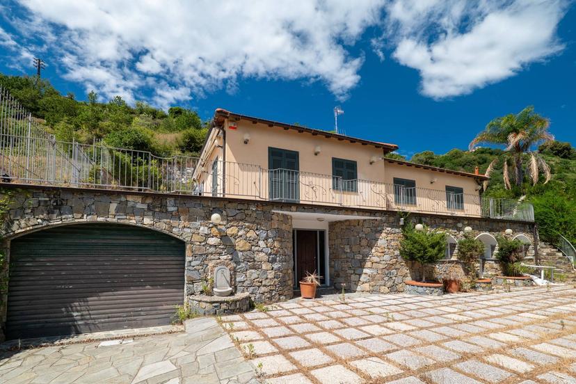 Villa in Strada Casai, Riva Ligure