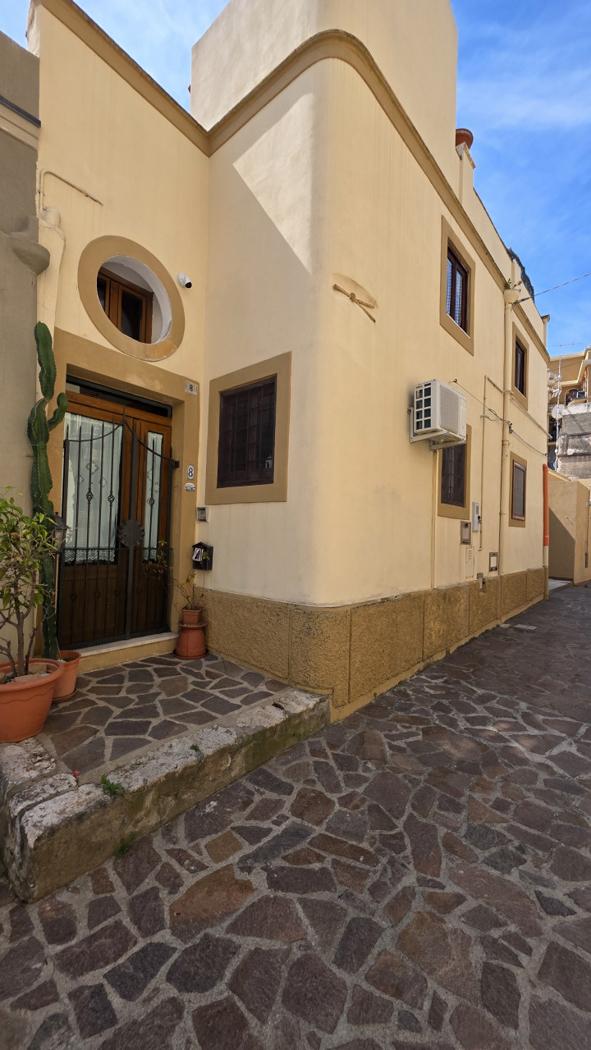 Casa indipendente in Vico Senatore Giuseppe Calcagno 8, Milazzo