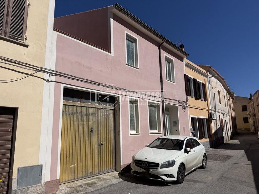 Casa indipendente in Via Regina Elena, Ploaghe — foto 3 di 5