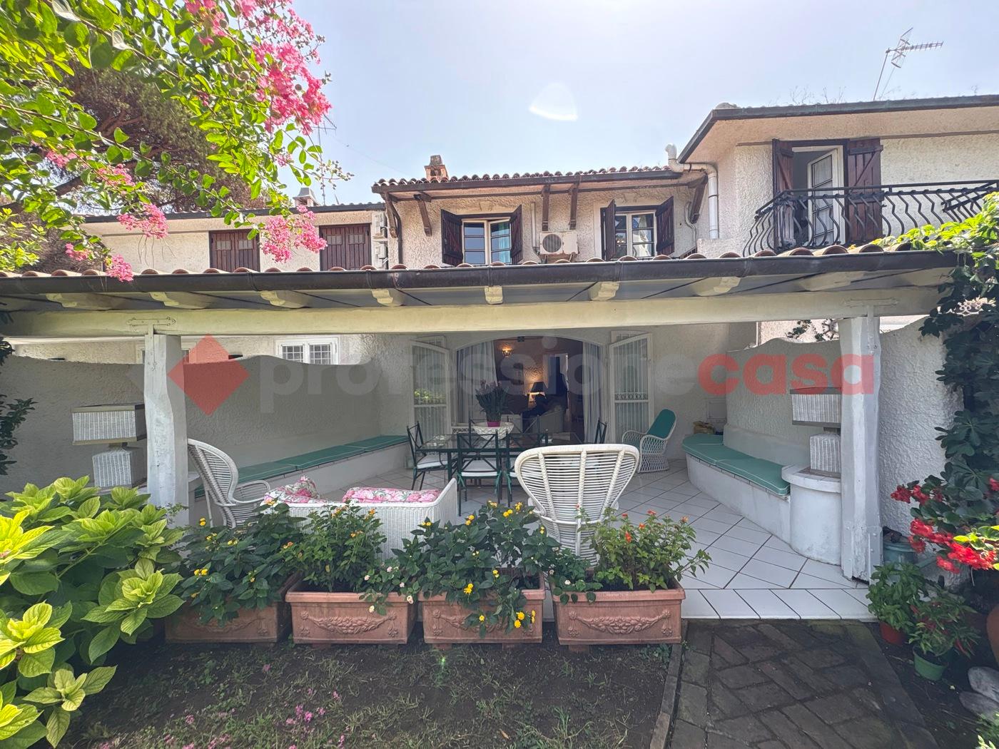 Villa a schiera in Piazza Italo Gelmini 8, San Felice Circeo