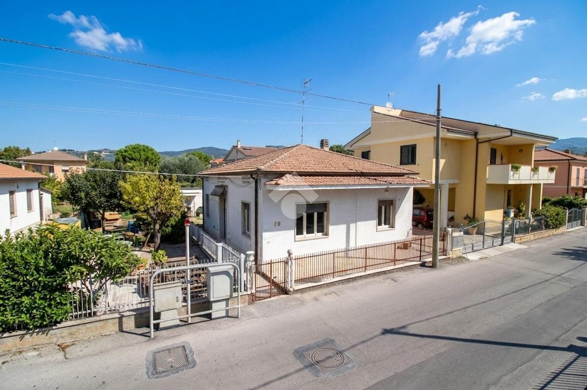 Casa indipendente in Via della Stazione, Roseto degli Abruzzi