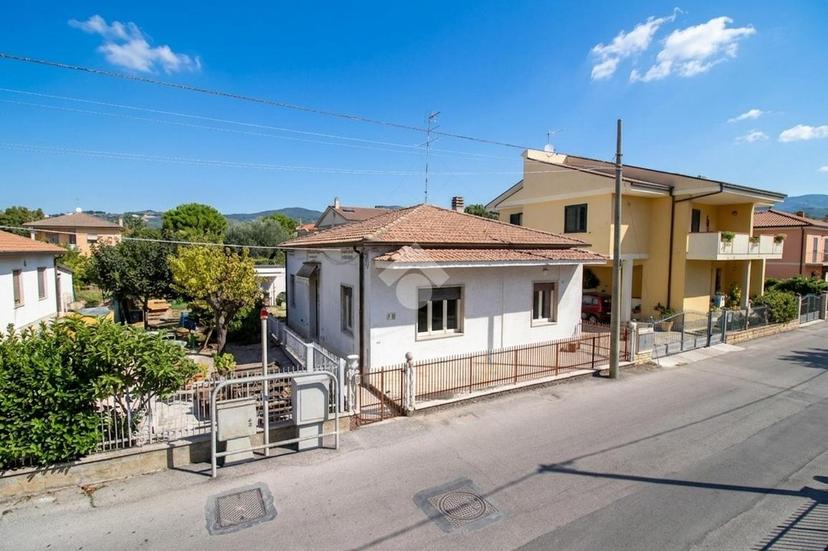 Casa indipendente in Via della Stazione, Roseto degli Abruzzi