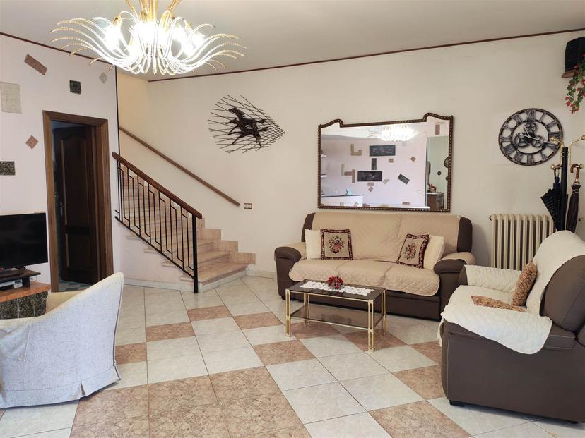 Casa indipendente in Via Lungo Lago Alicata, Magione — foto 4 di 5