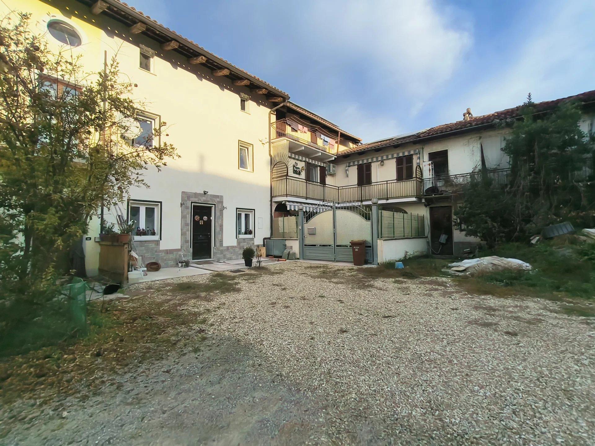 Casa indipendente, Montà