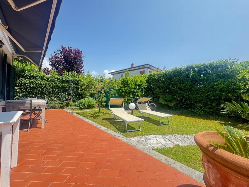 Casa indipendente, Forte dei Marmi