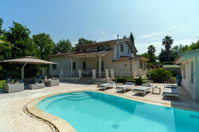 Villa, Pietrasanta