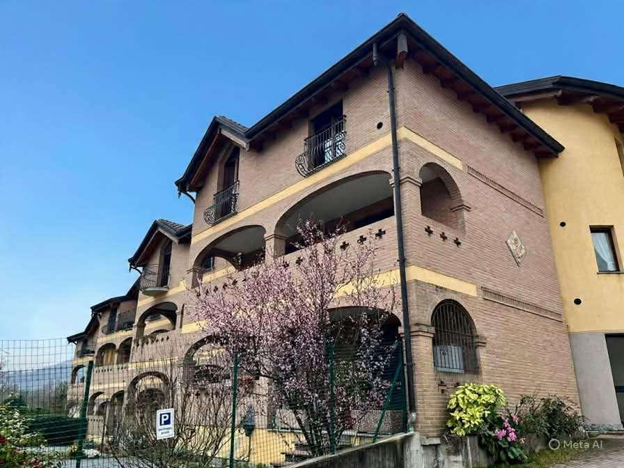 Trilocale, Cuasso al Monte