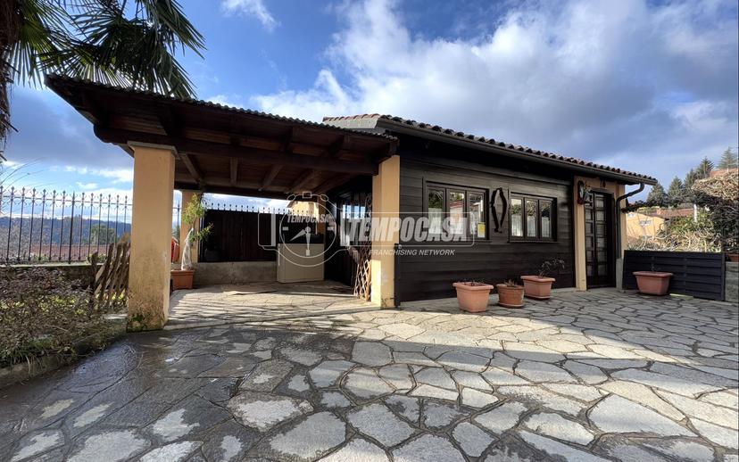 Casa indipendente in Via Maestra, Biella