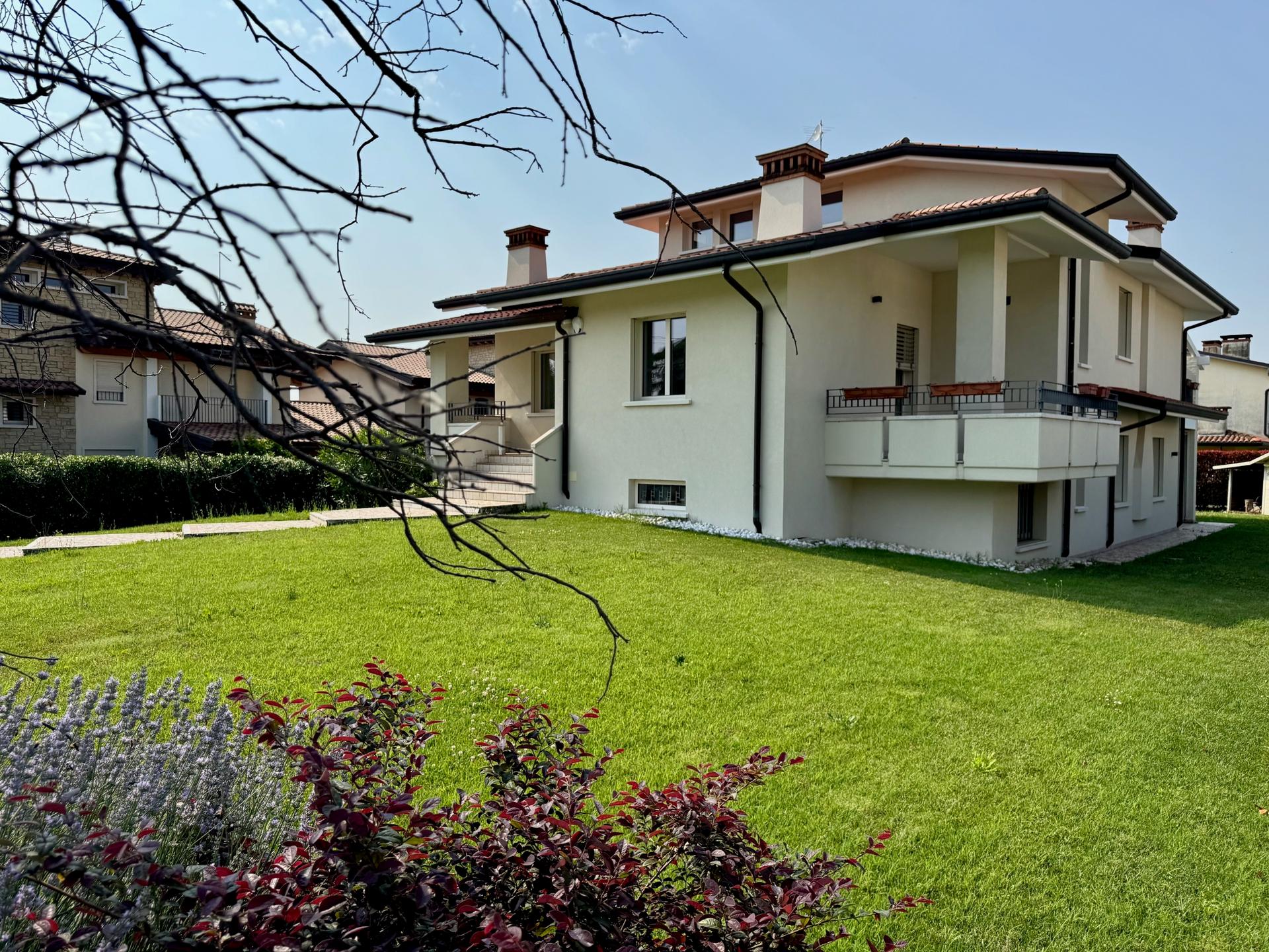 Villa in Via Adige 38, Zugliano