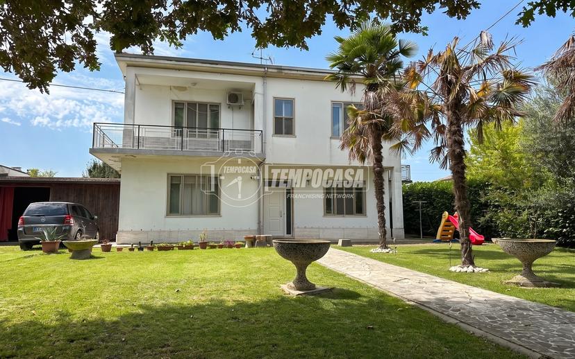 Casa indipendente in Via Chiesa, Alberone 75, Cento — foto 5 di 5