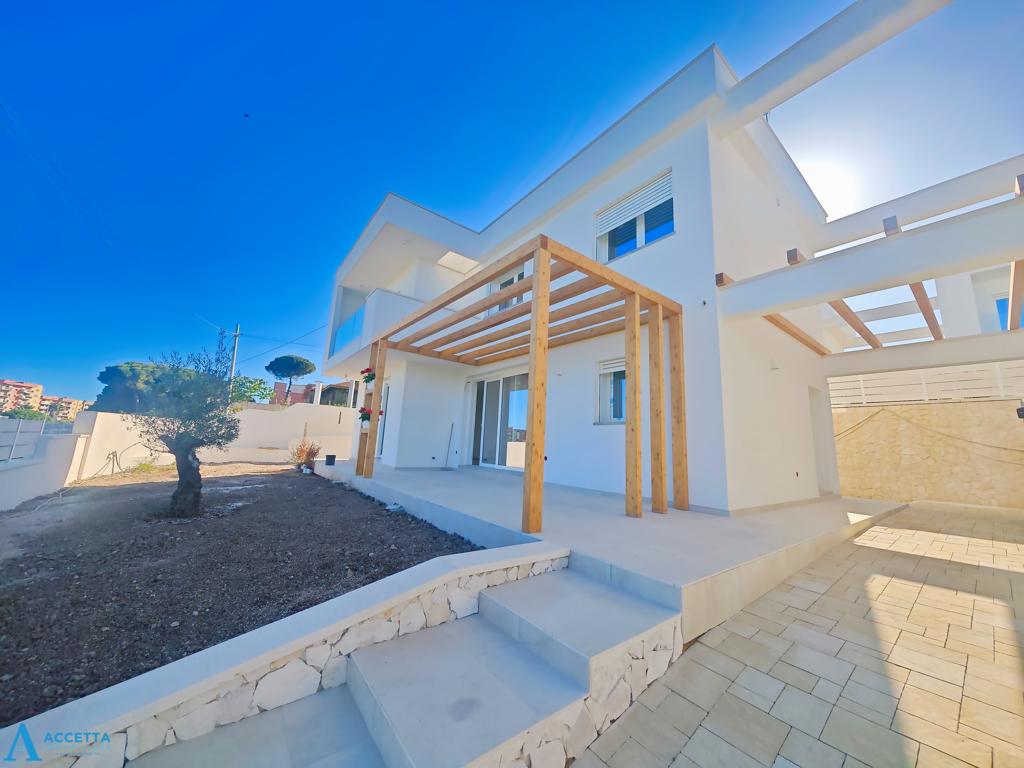 Villa in Via Azalee, Taranto