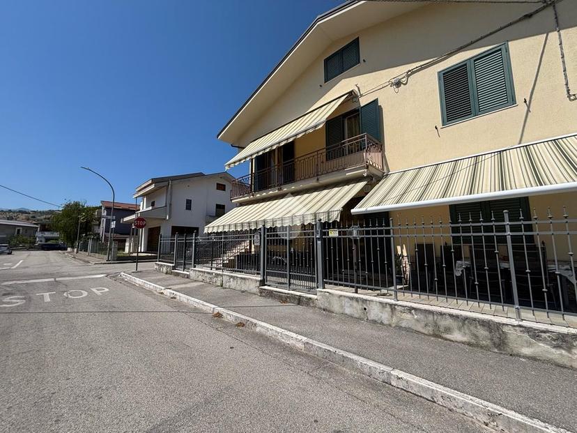 Quadrilocale in Via Tiziano 3, Penna Sant'Andrea — foto 4 di 5