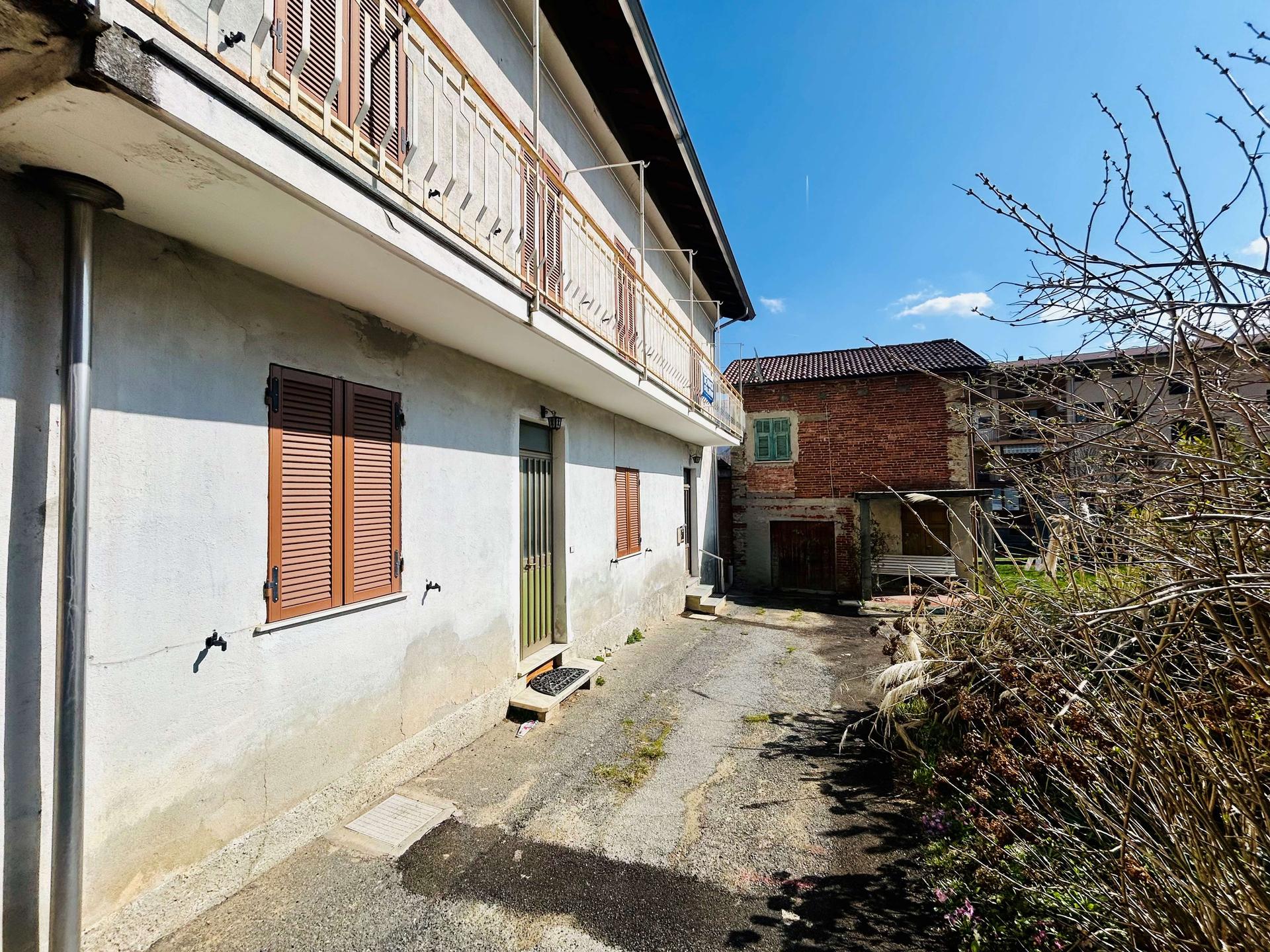 Casa indipendente in Via Monsignor Canova 10, Garessio