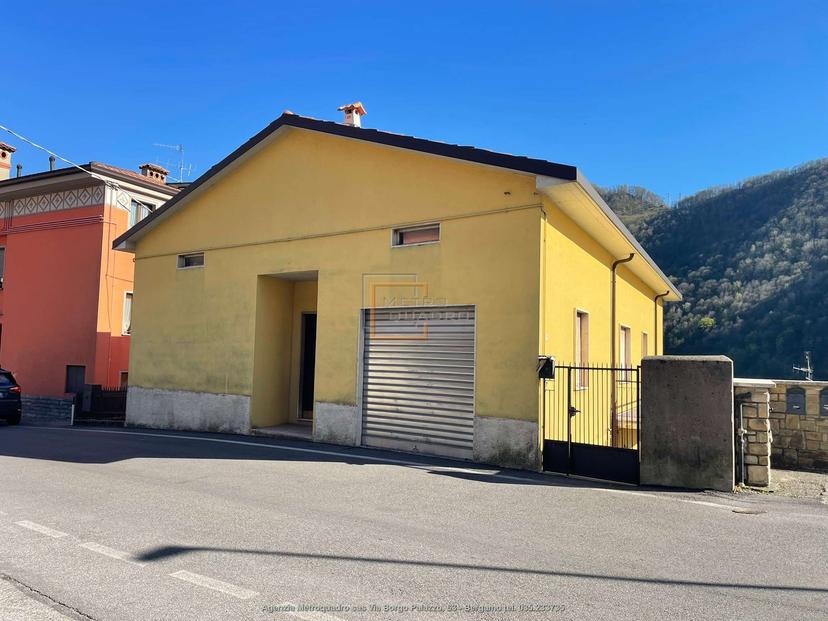 Villa, Ubiale Clanezzo