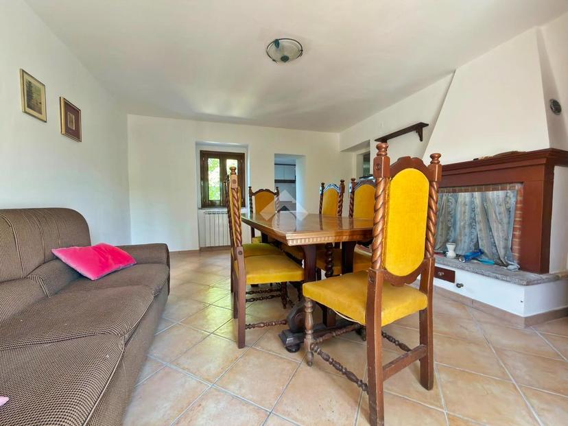 Casa indipendente in Frazione Morano Osteria 1, Gualdo Tadino — foto 3 di 5