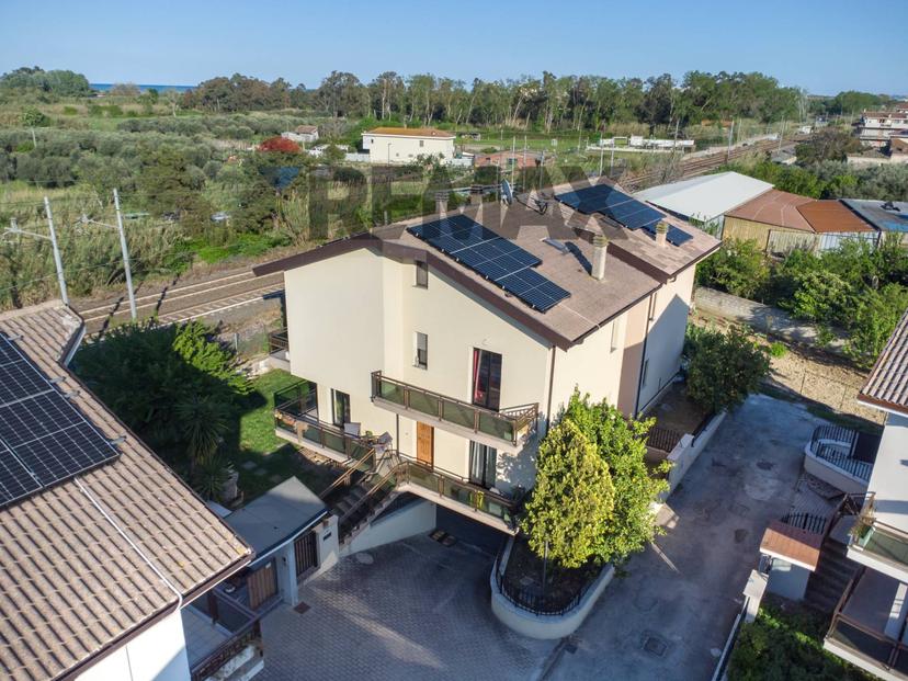 Casa indipendente in Viale Matrino 222, Città Sant'Angelo — foto 2 di 5
