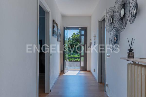 Villa bifamiliare in Via Wolfgang Amadeus Mozart 7, Angera — foto 4 di 5