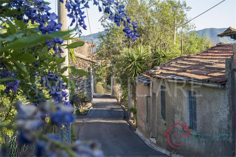 Casa indipendente in Borgata Montà 12, Aquila d'Arroscia — foto 2 di 5