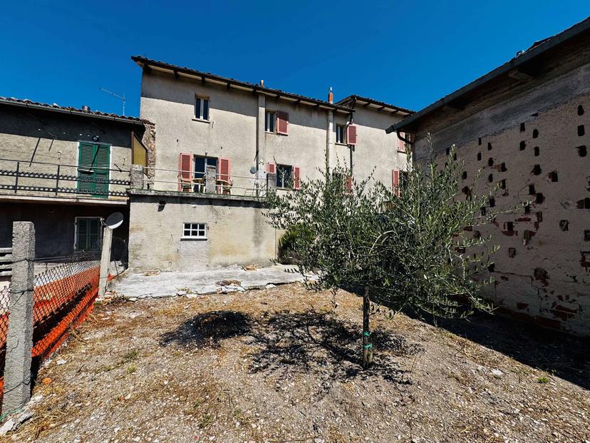 Villa in Frazione Palazzo Mancinelli 70, Gualdo Tadino — foto 3 di 5