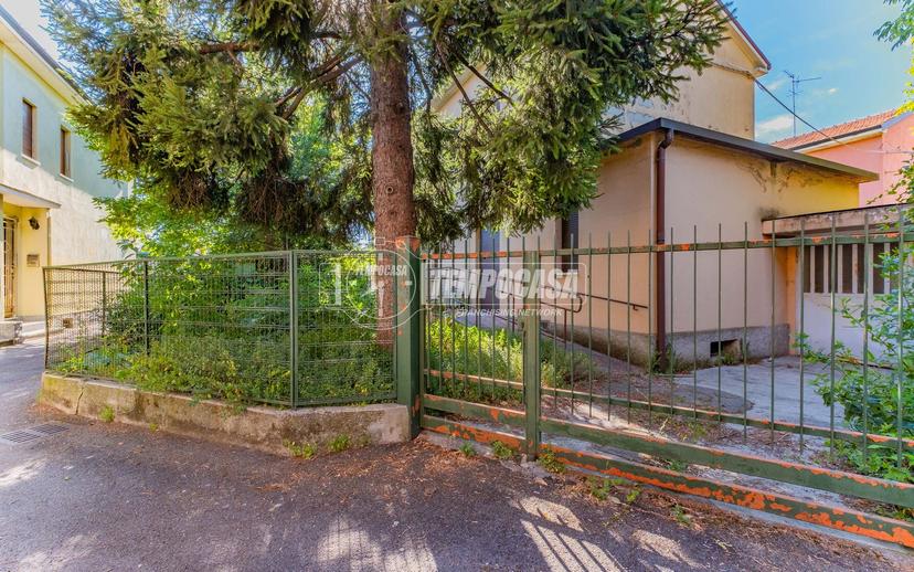 Villa a schiera in Via Achille Grandi, Novate Milanese