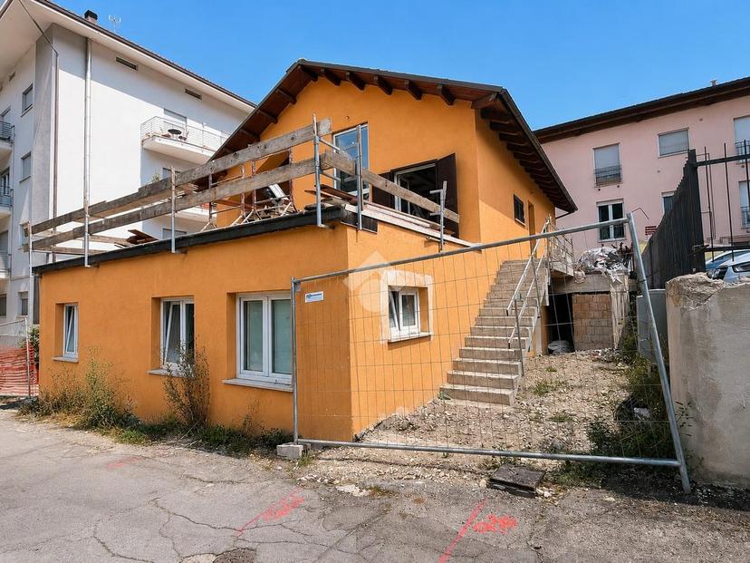 Villa in Via Poggio Santa Maria 9, L'Aquila — foto 2 di 5
