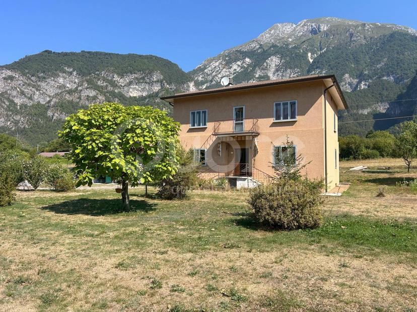 Casa indipendente in Via Nazionale 3, Amaro — foto 3 di 5
