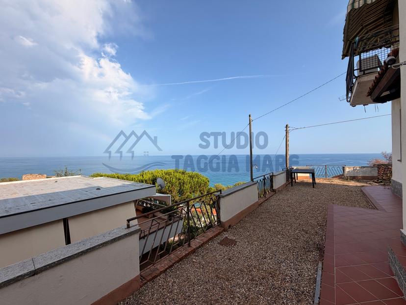 Porzione di casa in Salita alla Galleria 113, Sanremo
