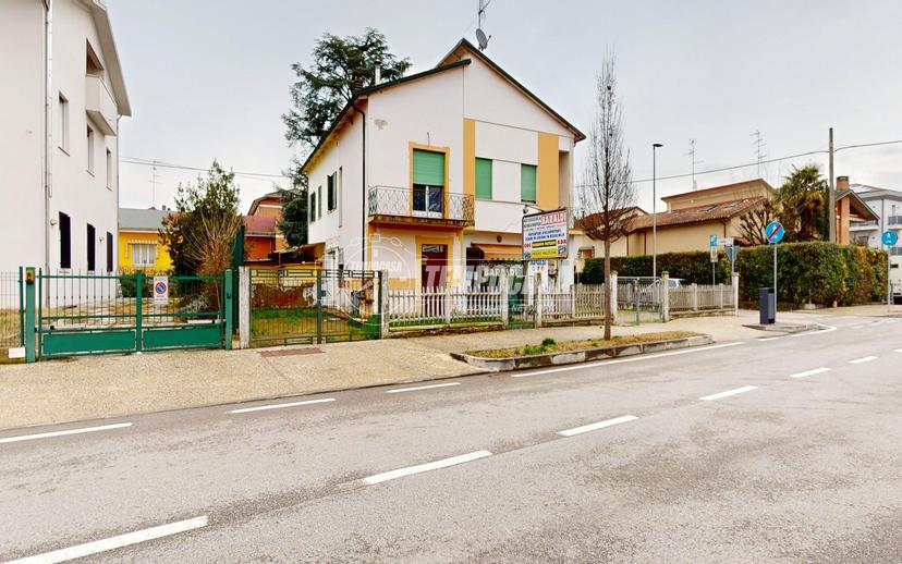 Trilocale in Viale Giovanni Amendola 37, Reggiolo — foto 5 di 5