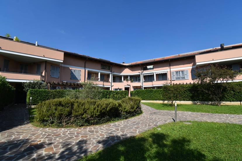 Trilocale in Martiri delle Foibe 22, Lesmo — foto 4 di 5