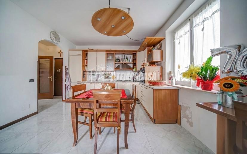 Trilocale in Via XXV Aprile 41, Oggiona con Santo Stefano — foto 2 di 5