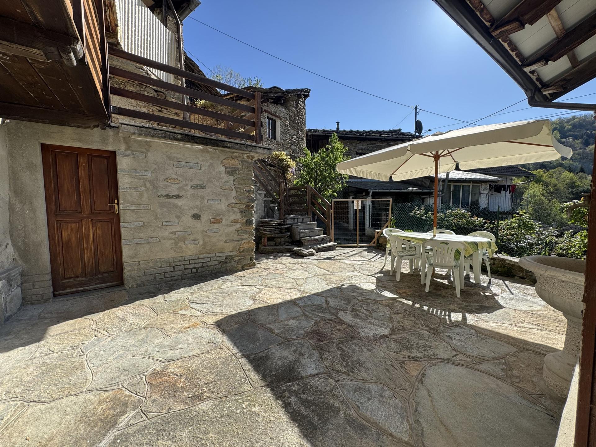 Villa a schiera in Borgata Vacot, Brossasco
