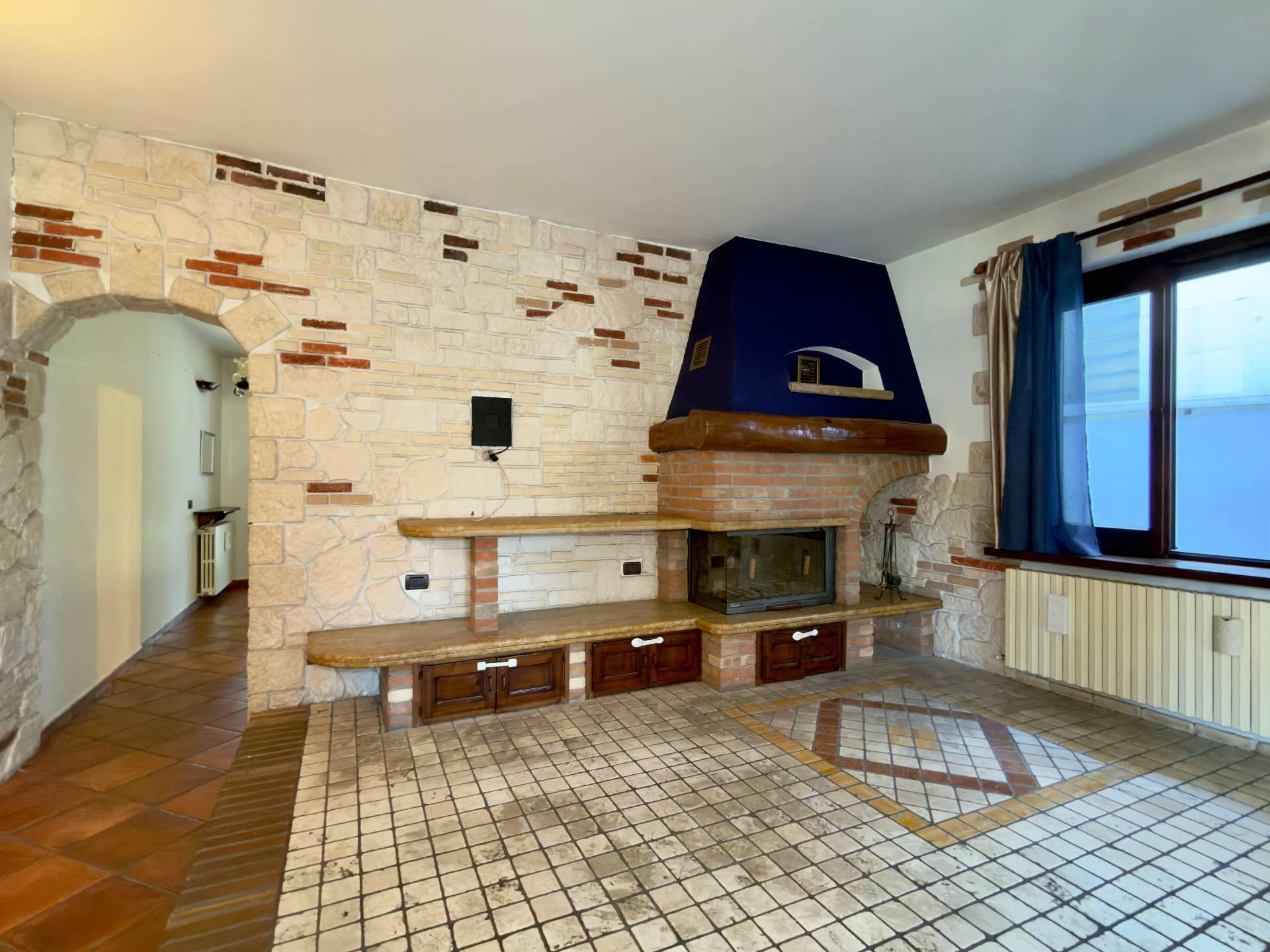 Villa in Via Monte San Primo 25, Cesano Maderno
