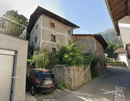 Casa indipendente, Laces