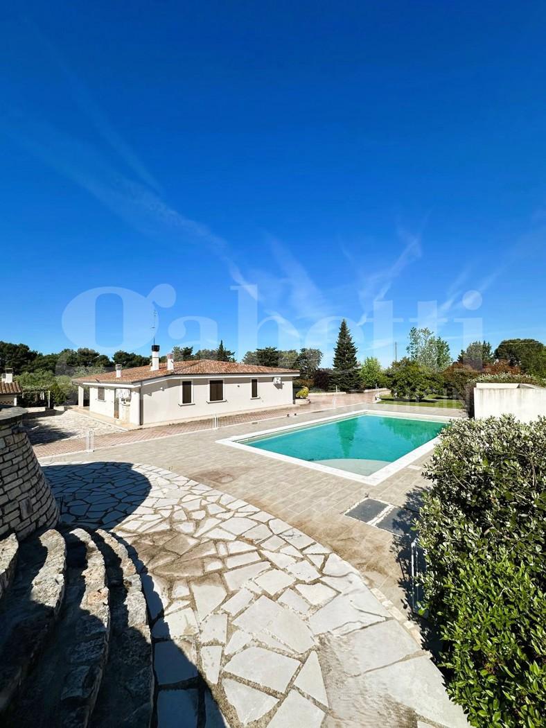 Villa in Zona Via Castel del Monte, Corato