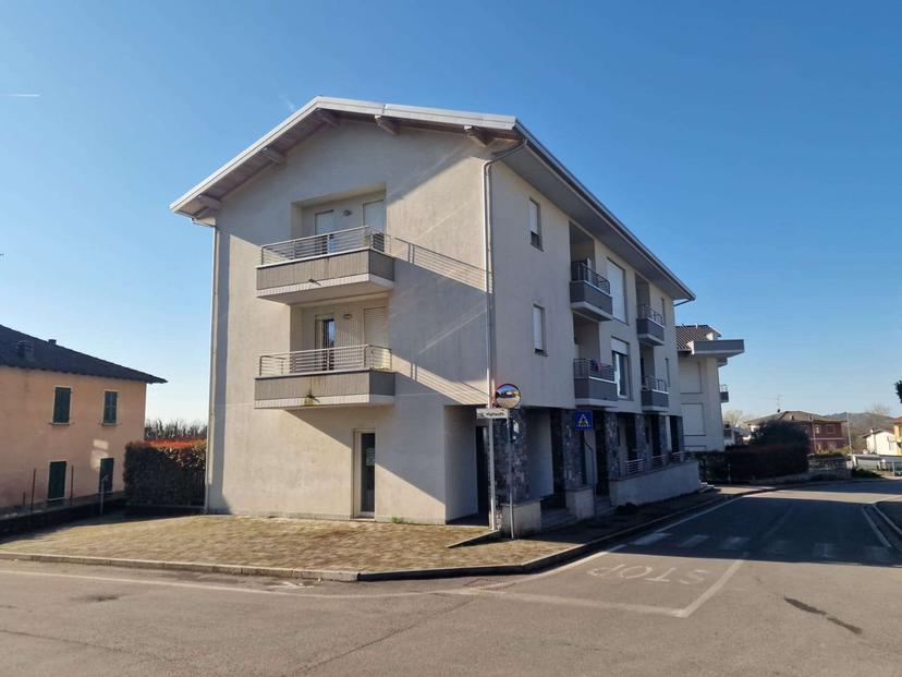 Trilocale in Via Garibaldi  1, Bizzarone — foto 2 di 5
