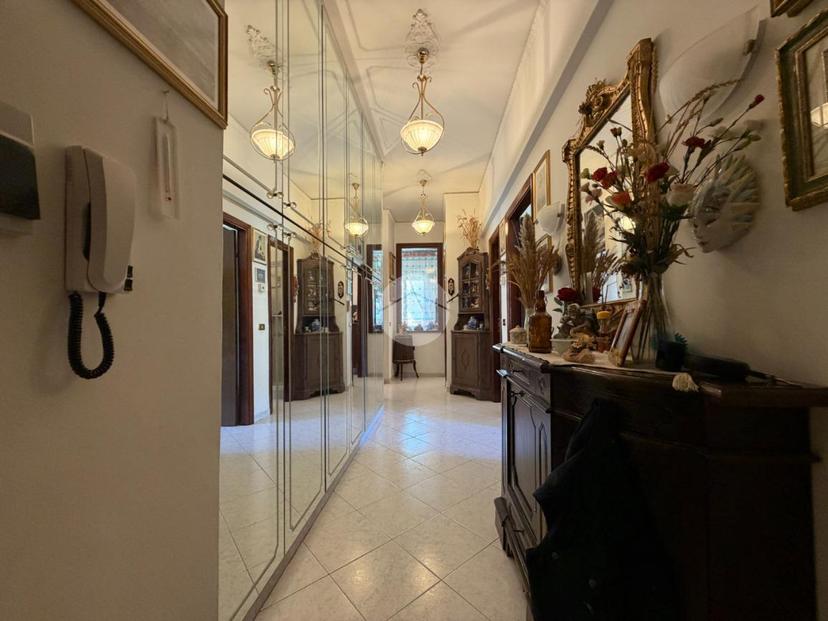 Quadrilocale in Via a. Volta 104, La Spezia