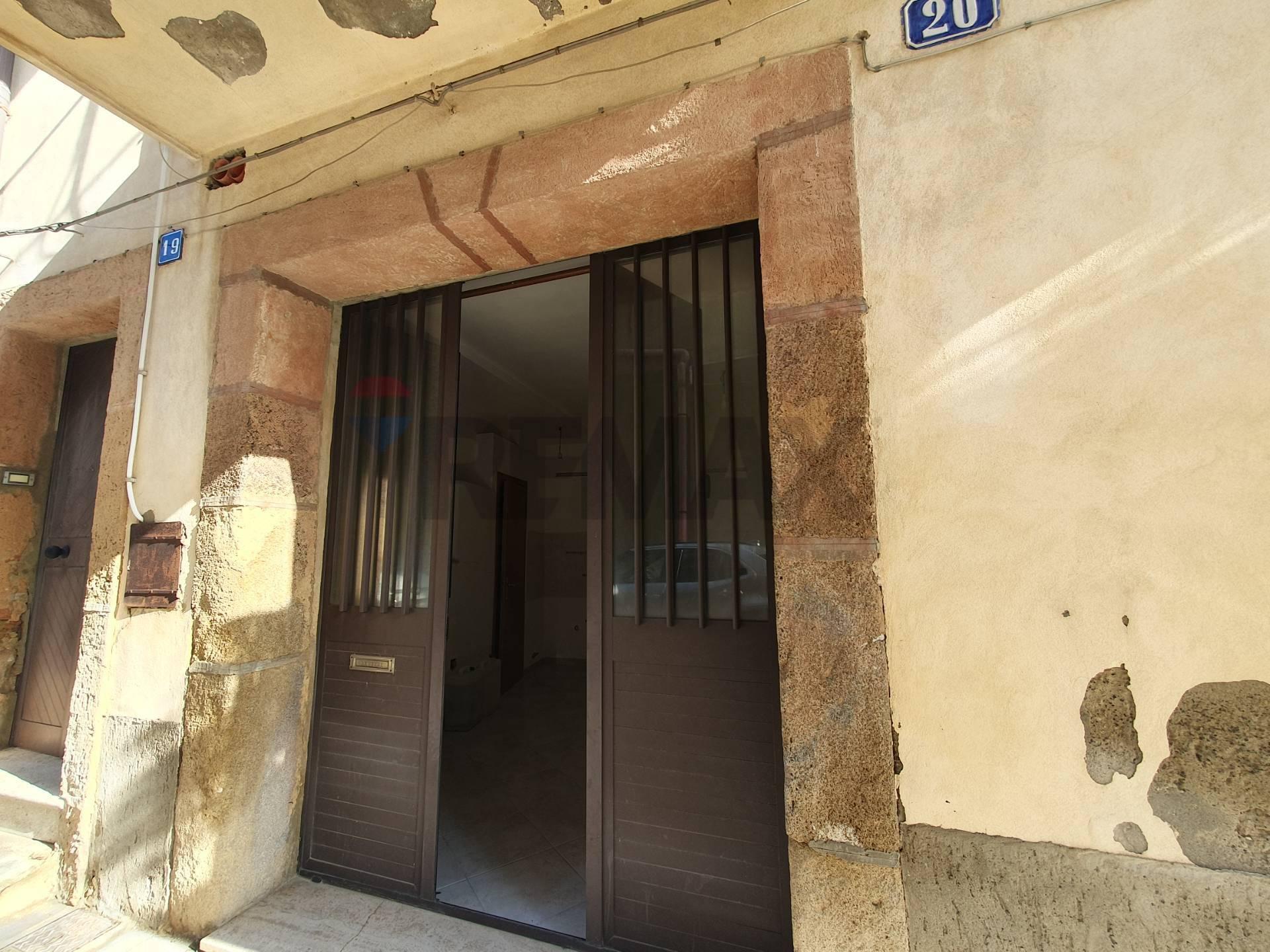 Casa indipendente in Largo San Giorgio 19- 20, Caltagirone