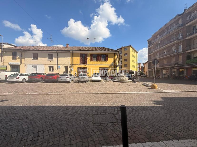 Casa indipendente in Piazza Campegi 6/al 10, Tromello — foto 4 di 5